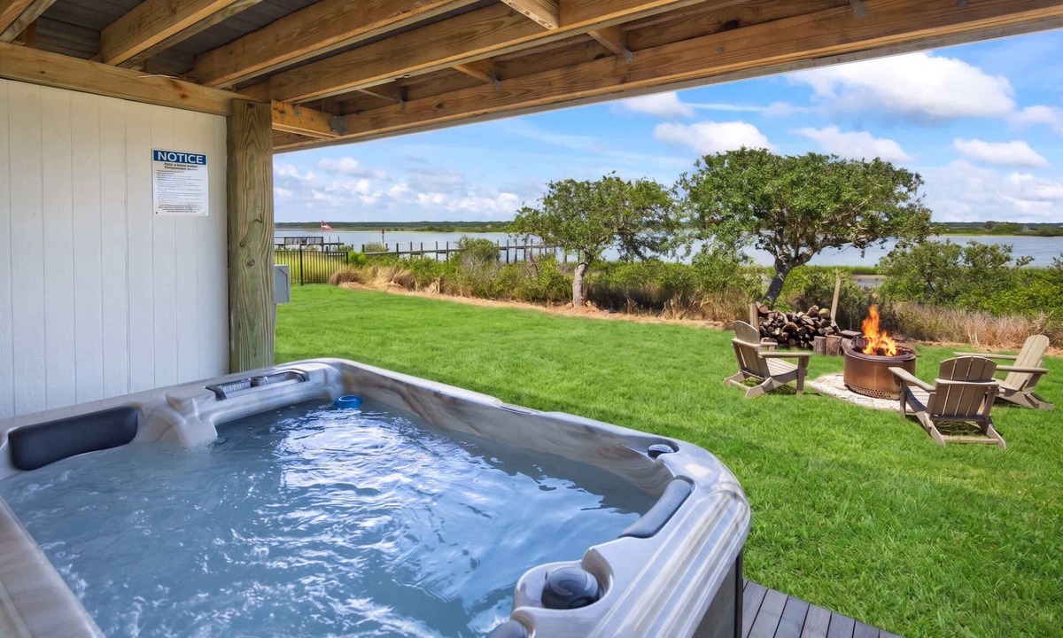 Crescent Beach House | Sunset Sights, Waterfront, BBQ, Fire Pit, Dolphins