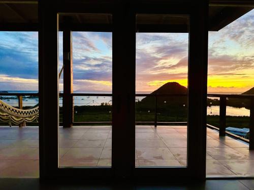 Jennings Villa | Sunset Sol - 3 Bedroom Breathtaking Ocean Views near Hermitage Bay