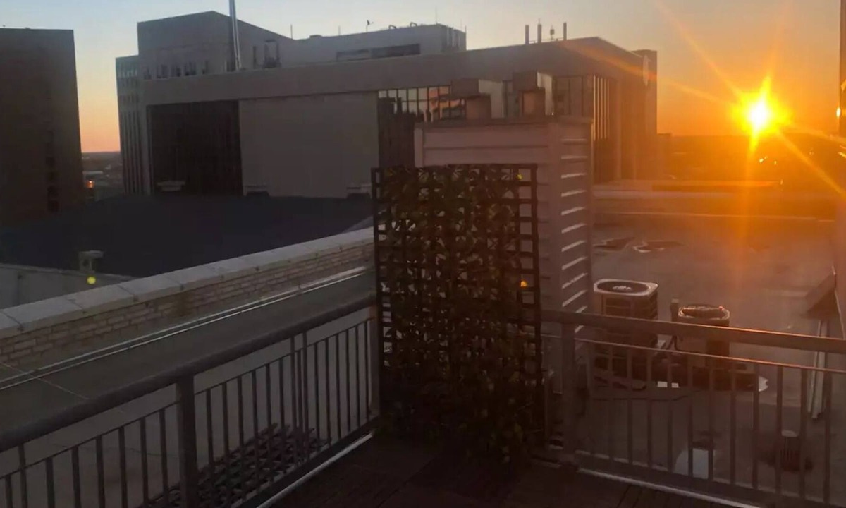 Wholesale District Apartment | Sunset Spectacular Penthouse in Downtown INDY