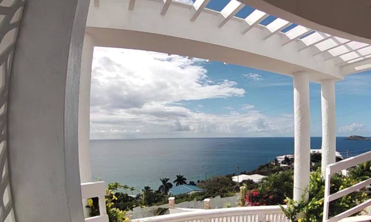 Estate Bakkero Condo | Sunset Suite: 1BR, 1BA Oasis View