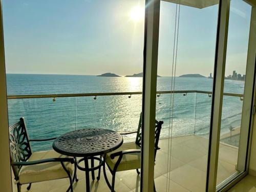 Jimenez Apartment | Sunset view luxury