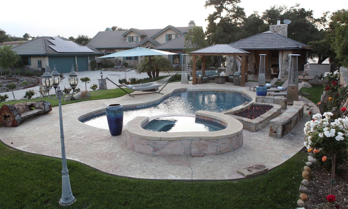 Oak View House | Sunset View Oasis🌹Saltwater Pool+Spa, Infrared Sauna, Outdoor Kitchen