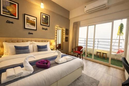 Greater Noida Apartment | Sunset View Paradise By Buddies Home
