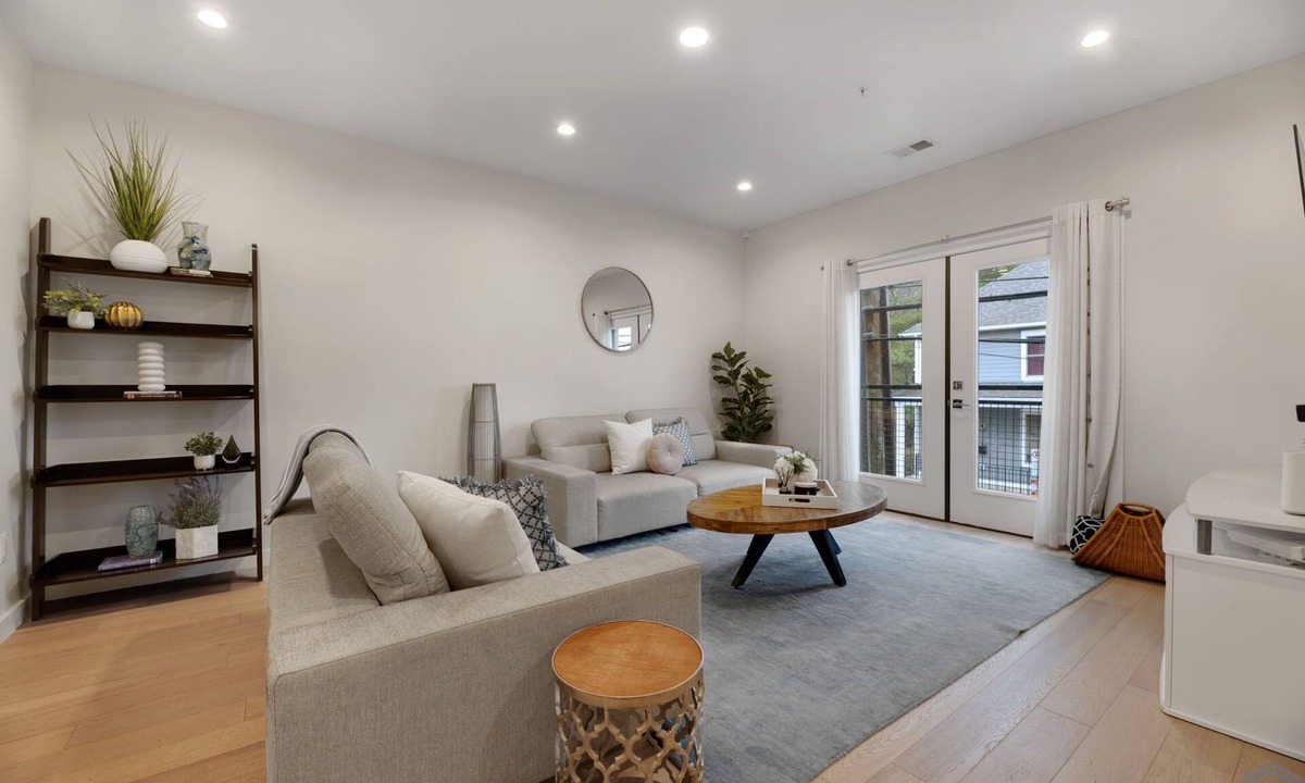Northeast Condo | Sunset views & contemporary comforts minutes from food & fun in Northeast DC!
