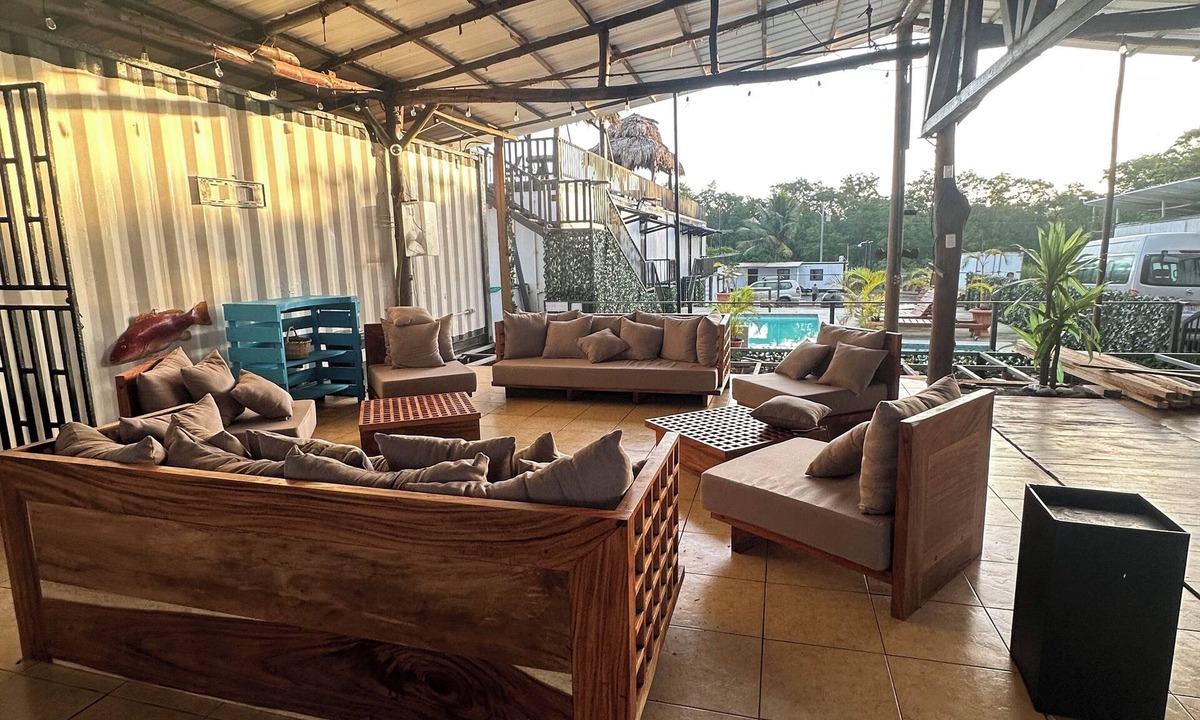 Cerro Plano Villa | Sunset views with Macaws in the jungle in beautiful Bajamar