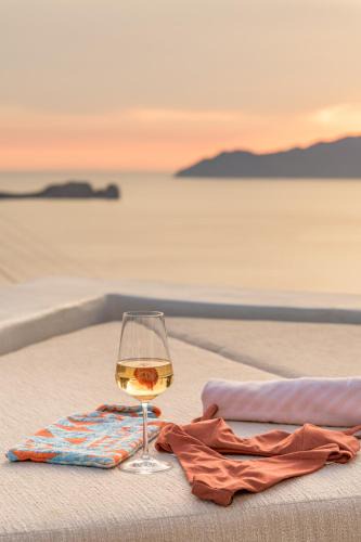Plaka Villa | Sunset Villa