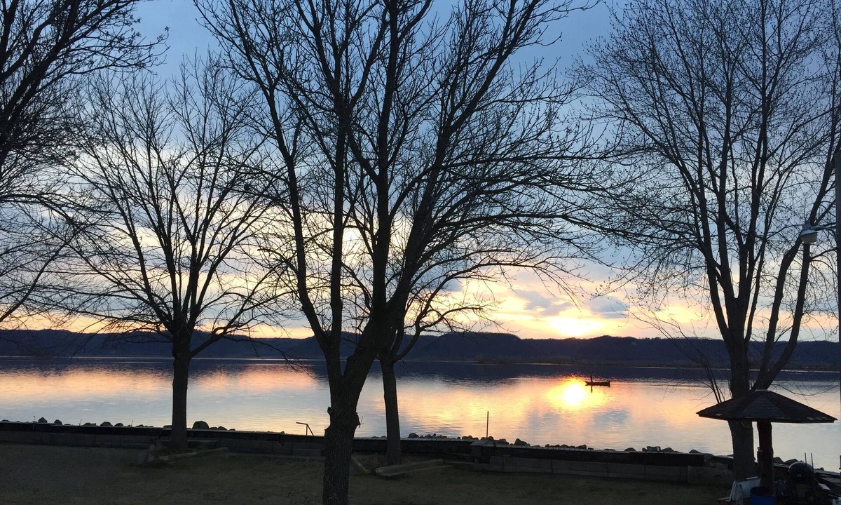 Vernon County House | Sunset Waters: Serene Retreat on the Mississippi River Shoreline Fisher Friendly