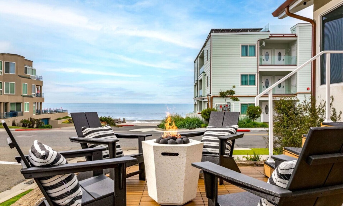 Townsite Villa | Sunsets, Ocean & watch the Dolphins! SPA, BBQ, Fire Pit, EV Charger, Pets Ok