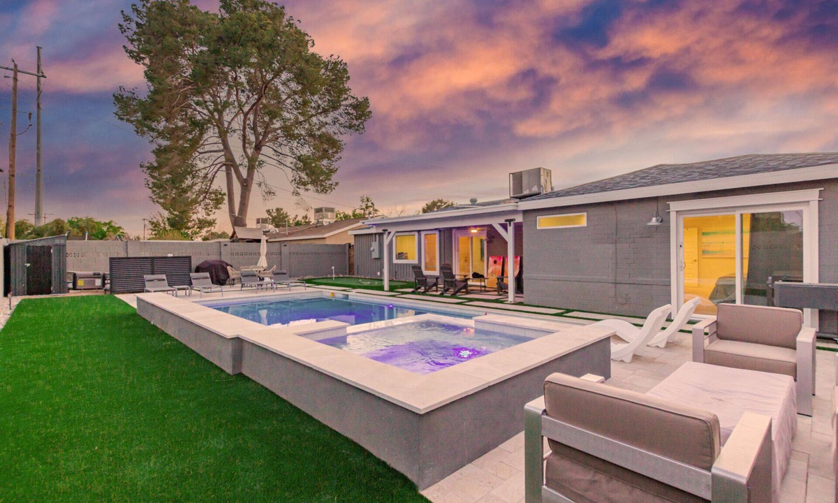 Camelback East House | Sunsets on 11th by AvantStay | Resort-Style Pool + Hot Tub | Game Room
