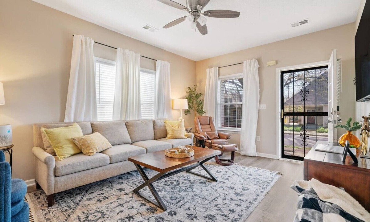 Cooper-Young Historic District House | Sunshine Cottage + Cooper Young + 3BR