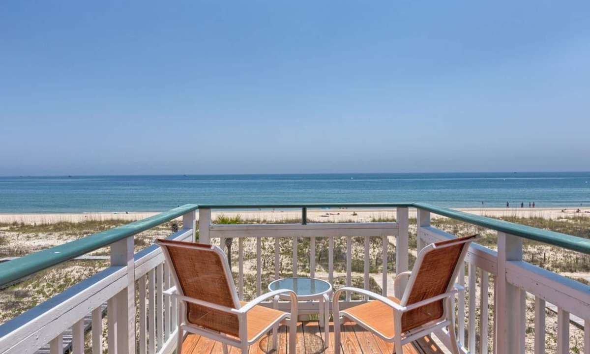 East End House | Sunshine & Savings 20% OFF! 3BR/3BA Dog-Friendly, BEACHFRONT