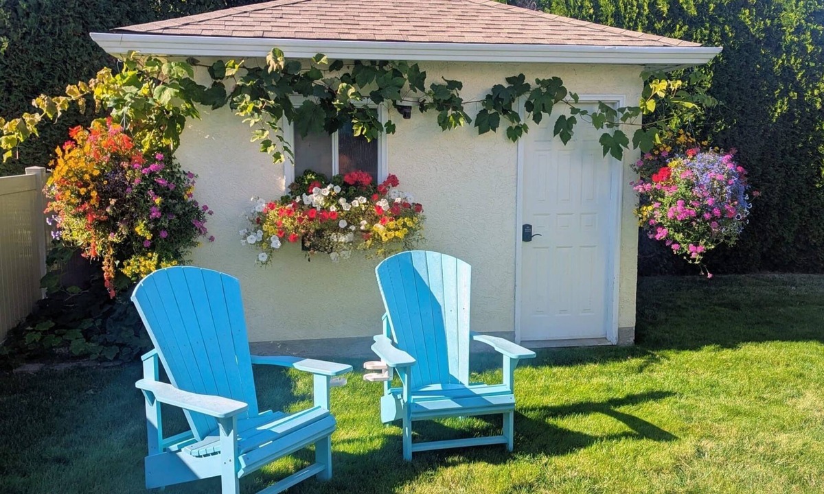 South Pandosy Apartment | Sunshine Suite, walk to beach.