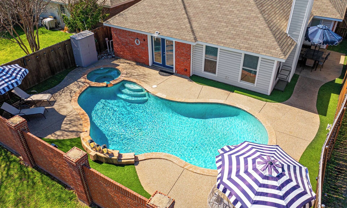 Original Town House | Sunshine Villa: Close to DFW Airport