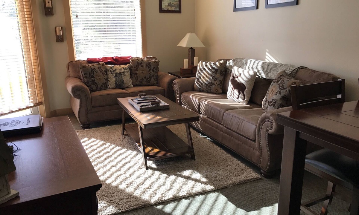 Mammoth Lakes Condo | Sunstone 1BR Condo – Epic Summer Location Steps to Hiking & Biking!