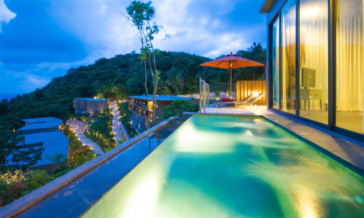 Nai Harn Hotel | Sunsuri Villas