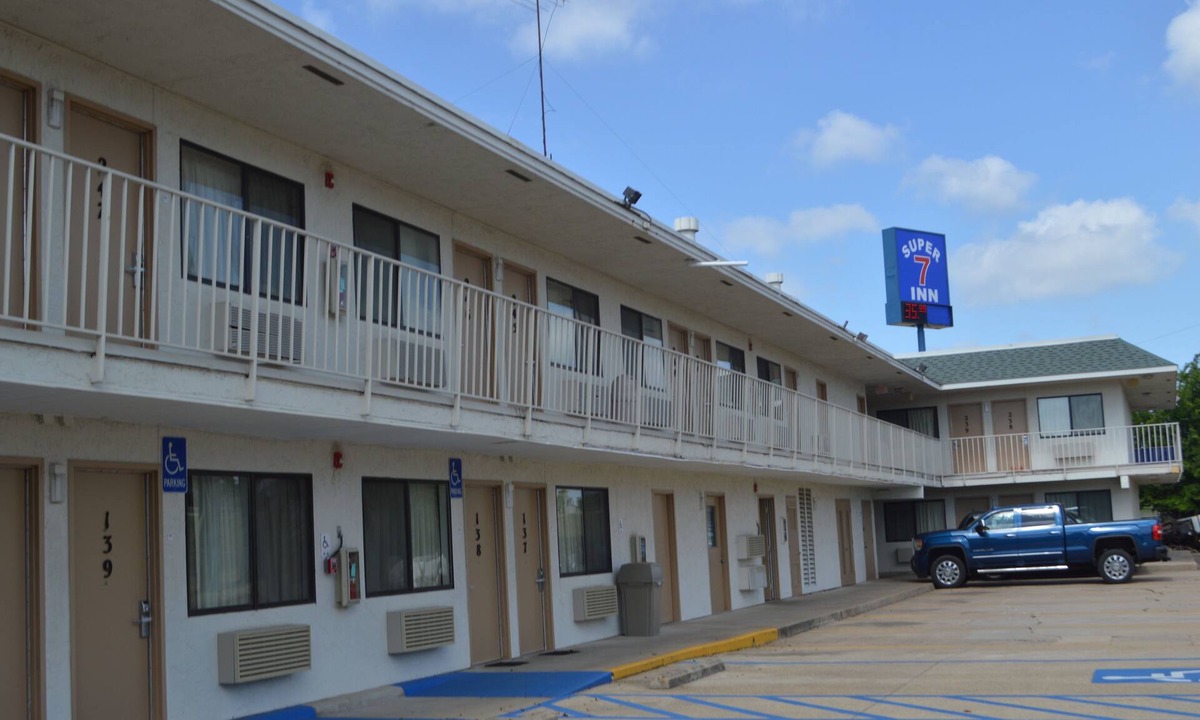 Bossier City Hotel | Super 7 Inn