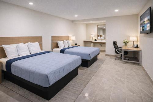 Bakersfield Cabin | Super 8 by Wyndham Bakersfield CA Near Airport