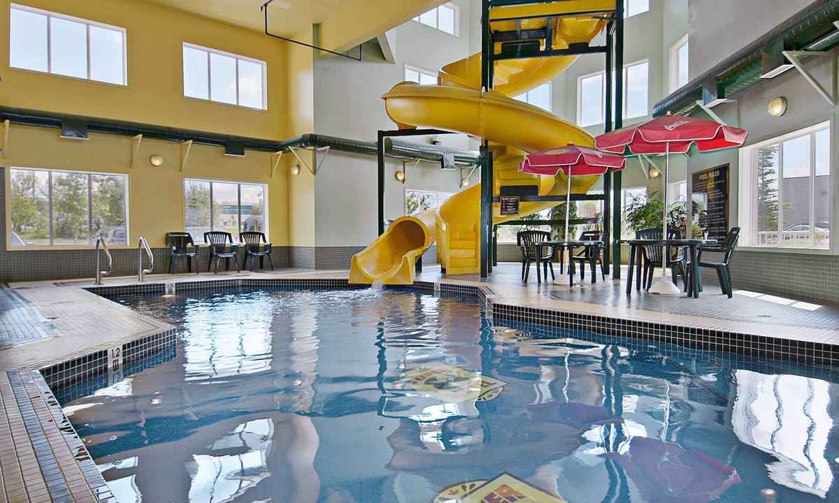 Southwest Calgary Hotel | Super 8 by Wyndham Calgary Shawnessy Area