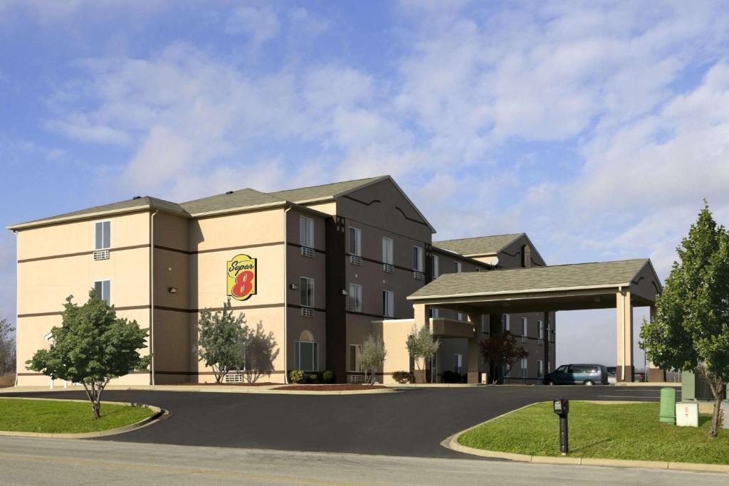 Corydon Hotel | Super 8 by Wyndham Corydon
