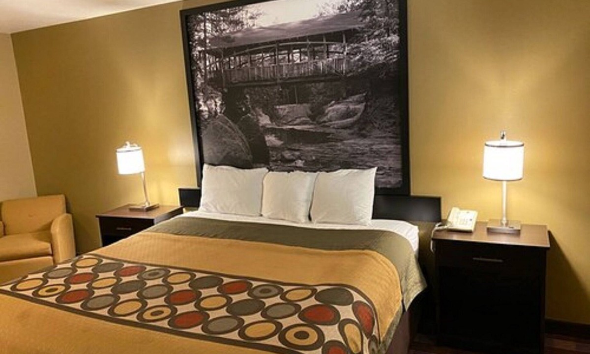 Eau Claire Hotel | Super 8 by Wyndham Eau Claire WI