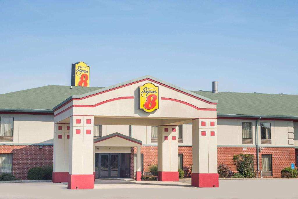 Grayson Hotel | Super 8 by Wyndham Grayson