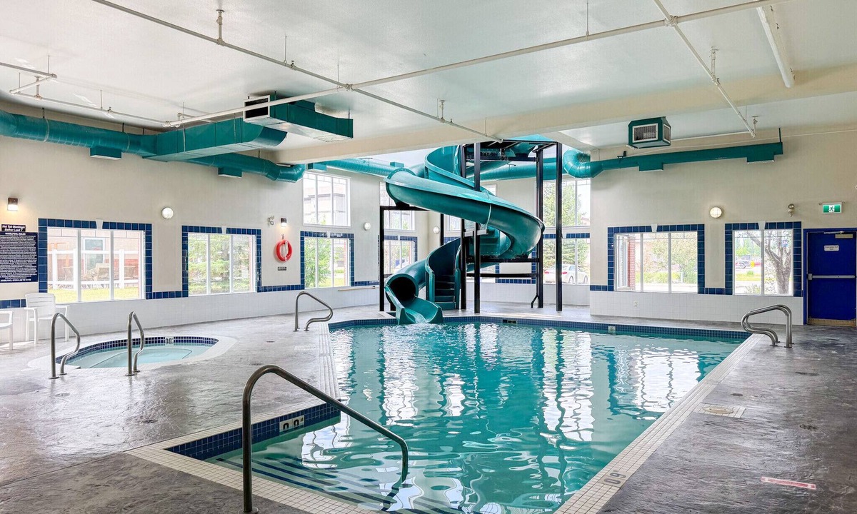 High River Hotel | Super 8 by Wyndham High River AB