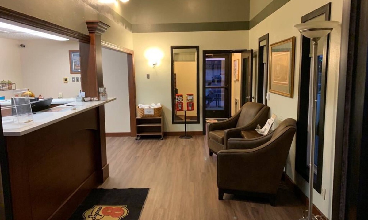 Huron Hotel | Super 8 by Wyndham Huron