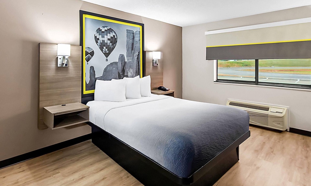 Marston Hotel | Super 8 By Wyndham Marston