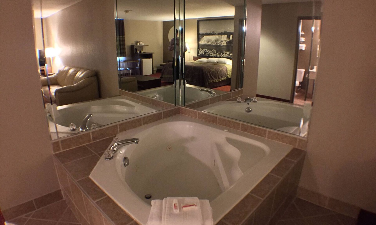 Niagara Falls Hotel | Super 8 by Wyndham Niagara Falls NY