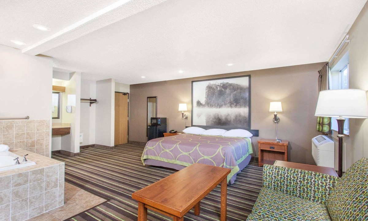 Claypool Hill Hotel | Super 8 by Wyndham Richlands/Claypool Hill Area