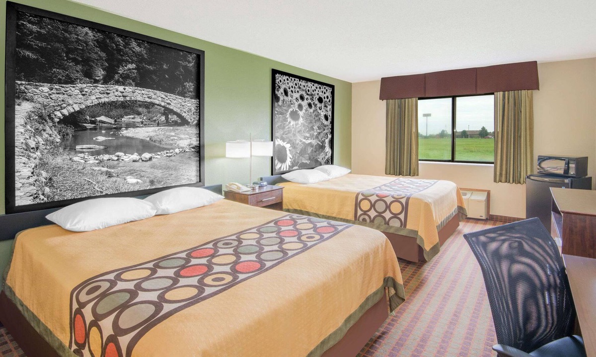 Story City Hotel | Super 8 by Wyndham Story City
