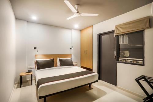 Baraula Hotel | Super Collection O Le Noida Hotel Near Sector 76 Metro Station