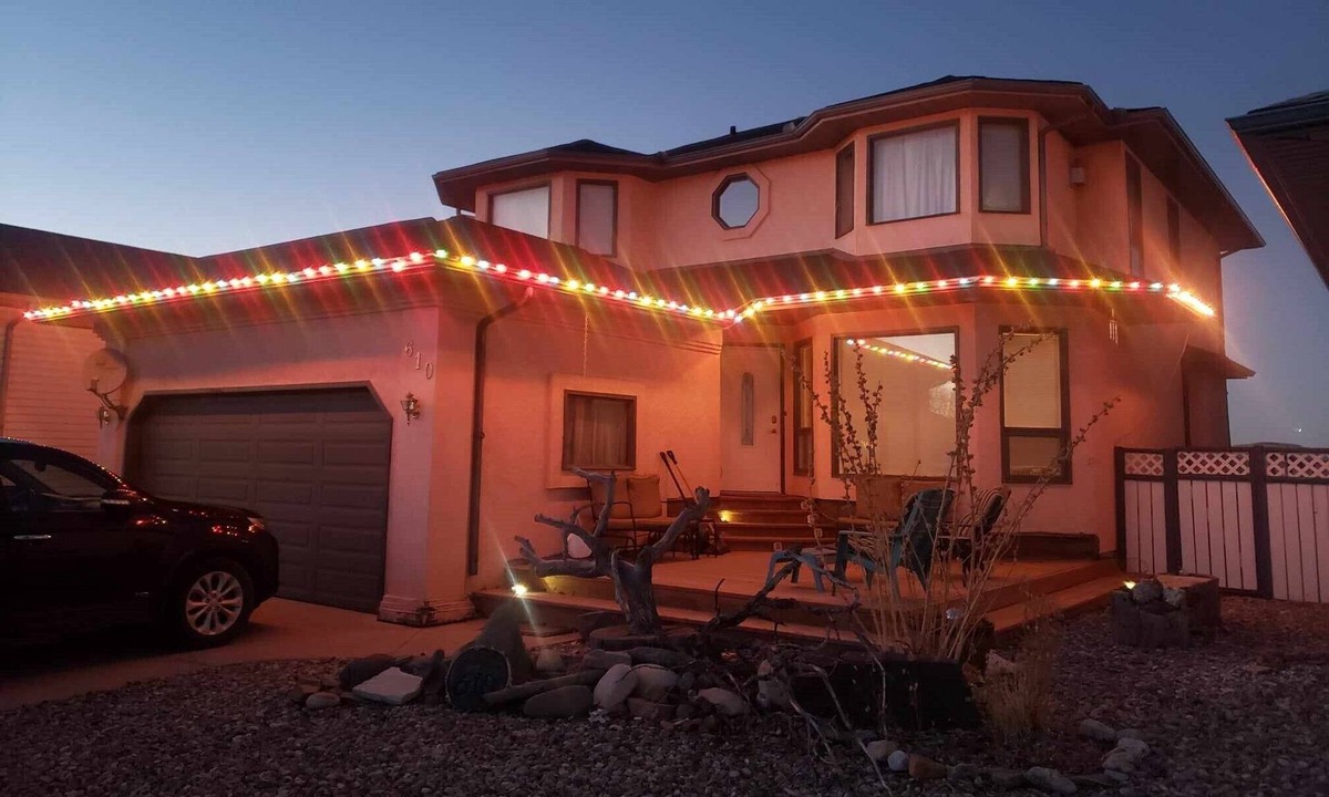 Turner Valley House | Super Comfy & Large Family Home w/Guest Kitchen, 2Bathrooms & up to 3Bedrooms.