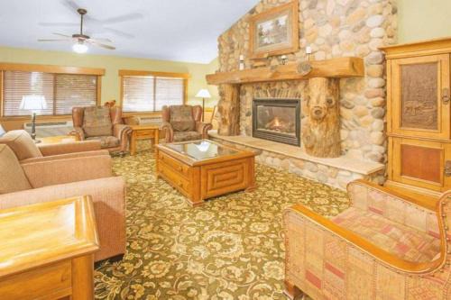 Quad Cities Hotel | Super Davenport Inn & Suite