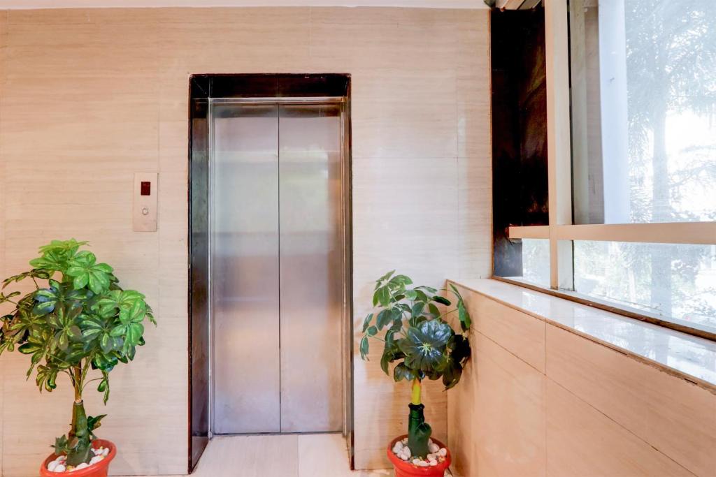 Hyderabad Hotel | Super Townhouse Lotus Grand