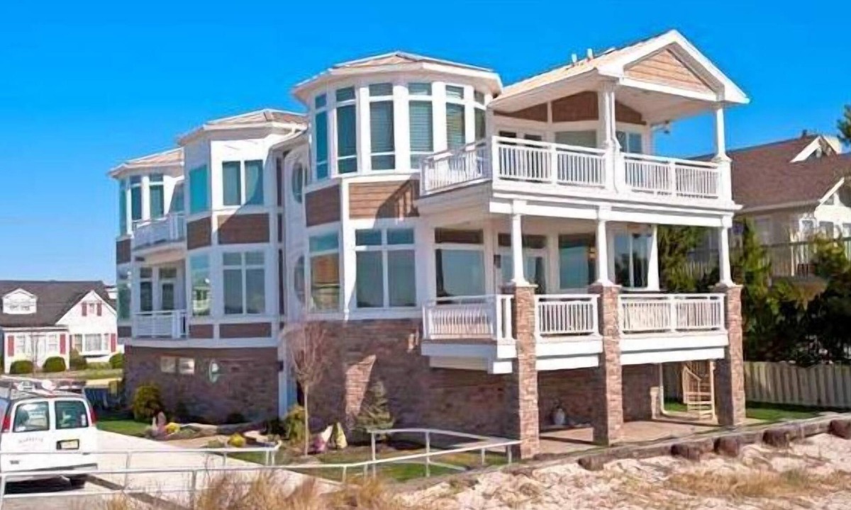 South End Condo | Super upscale, one of a kind designed beach front property just steps away from the beach