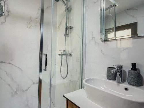 Larnaca City Centre Apartment | Super Views Larnaca
