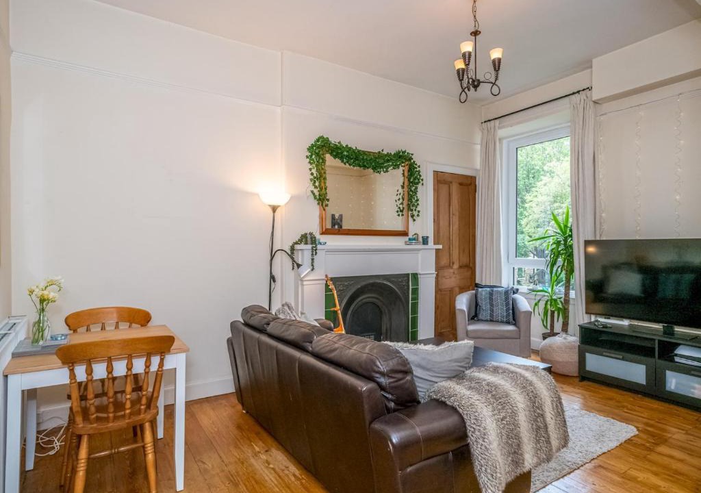 West End Apartment | Superb 1 Bed Flat in Traditional Victorian Building - Pass the Keys