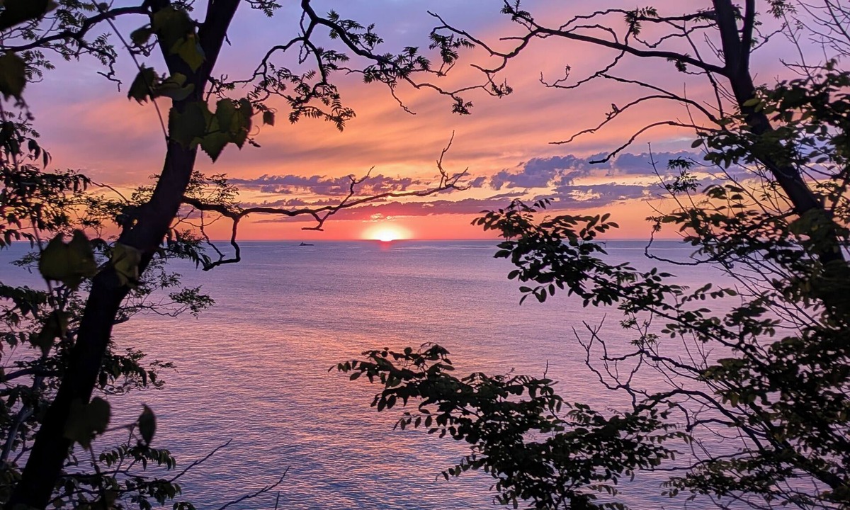 Westfield House | Superb 3-bedroom, 2 bath house on lake erie. 2 min drive to Barcelona Harbor!