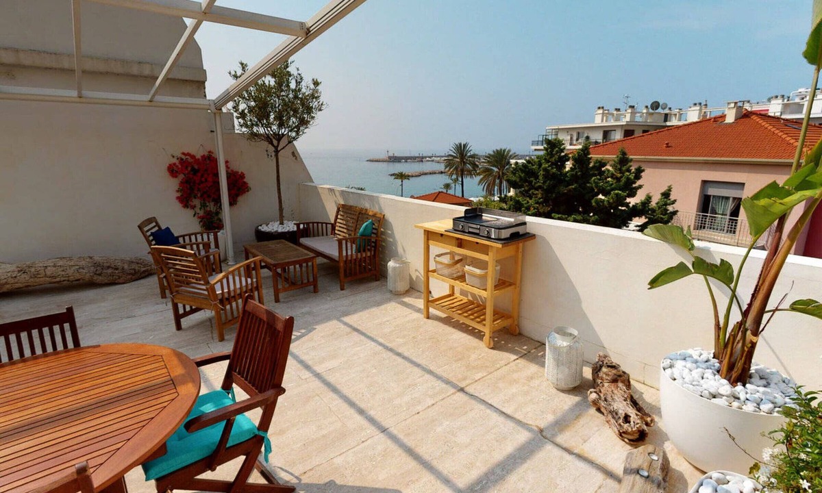 Menton Apartment | Superb air-conditioned apartment with large terrace and parking in Menton