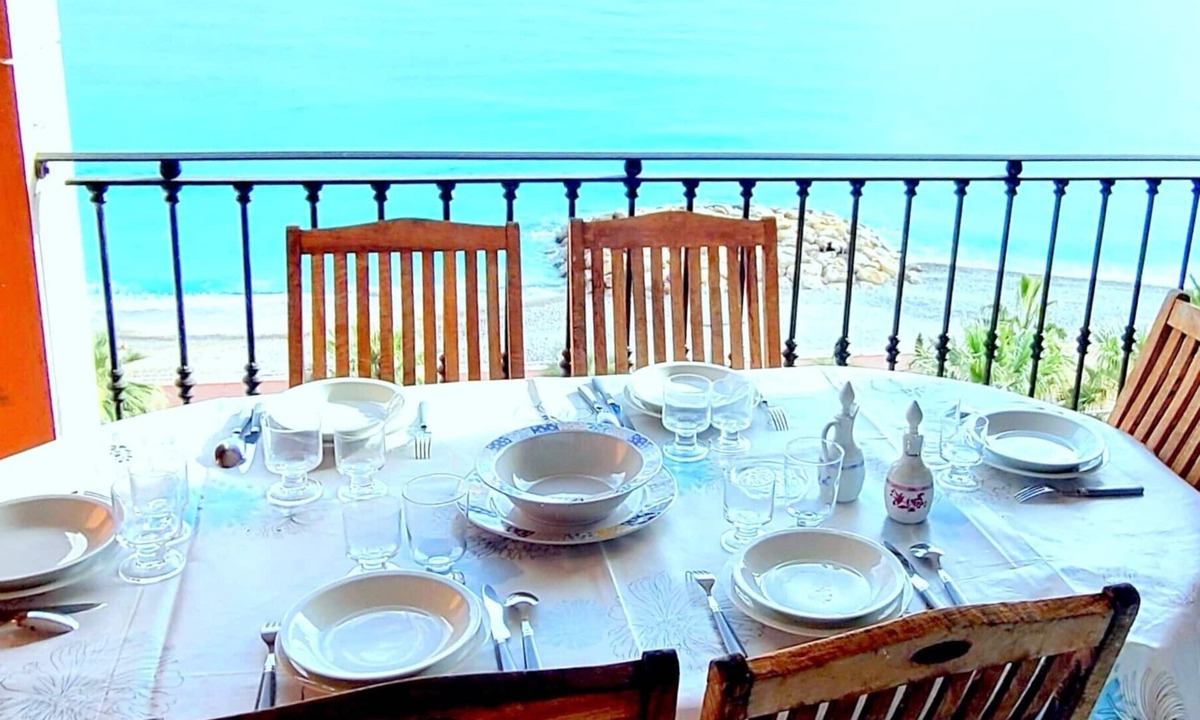 Fabron Apartment | Superb air-conditioned flat on the 7th floor facing the sea.