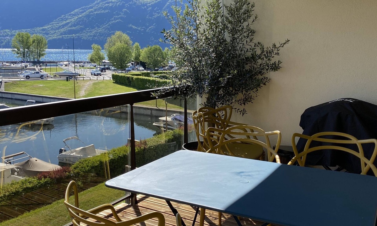 Aix-les-Bains Apartment | Superb apartment in small harbor with lake and marina views.