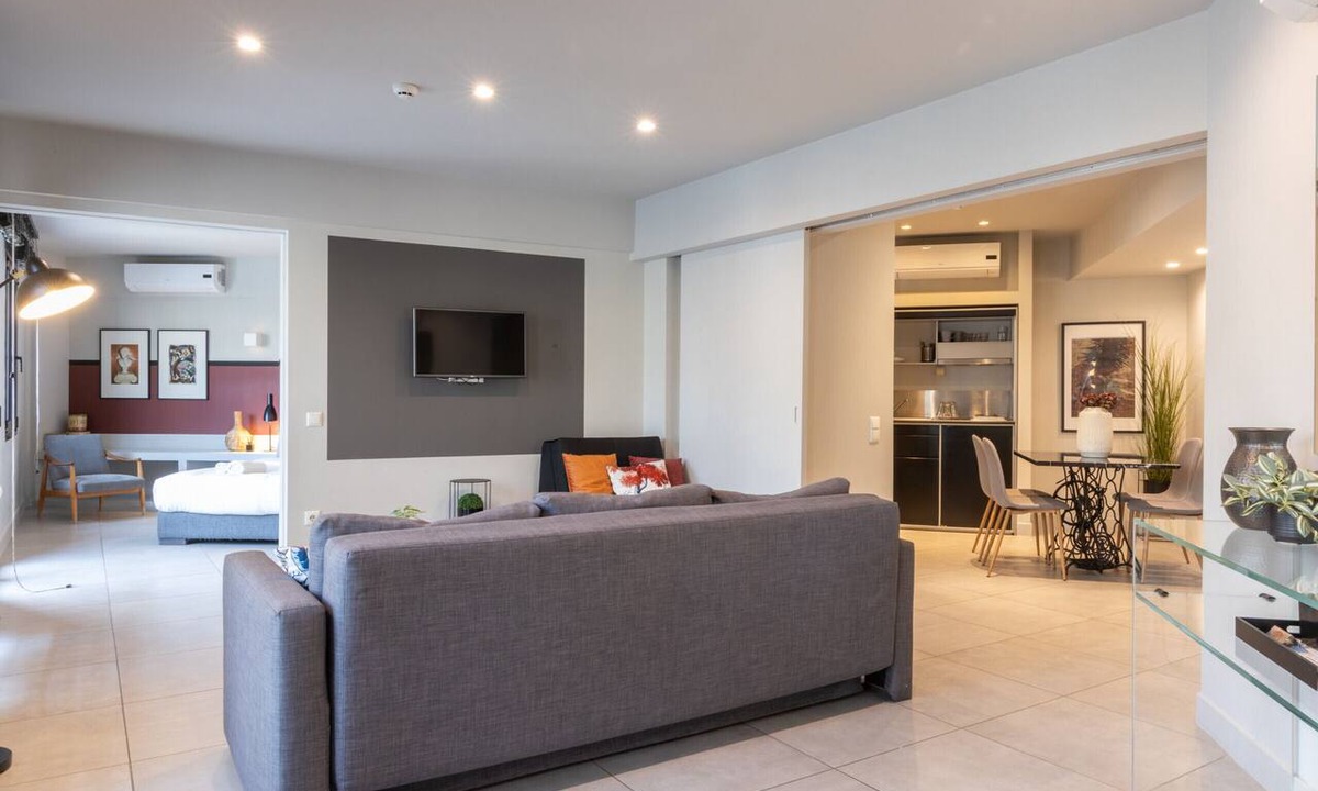 Psirri Apartment | Superb Central Athens Suite with Rooftop – Perfect for 5 Guests, 85sqm