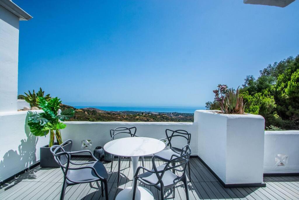 Marbella Apartment | Superb duplex with a panoramic sea view