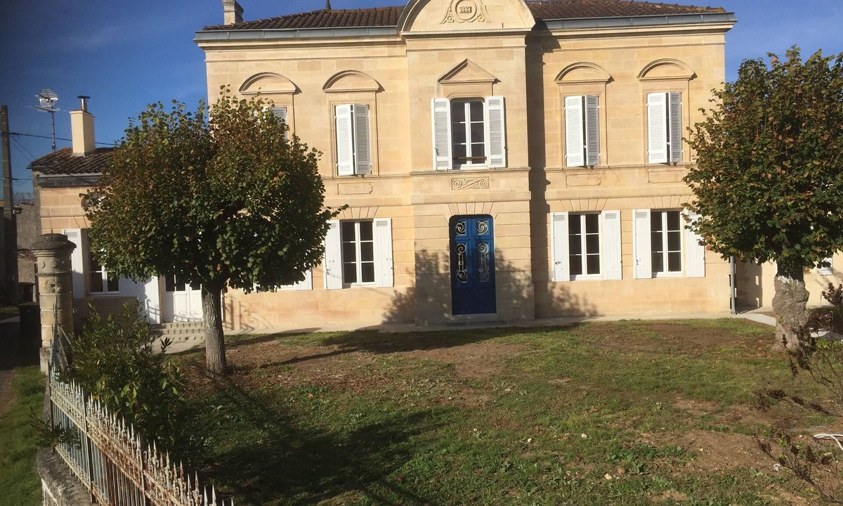 Saint-Vivien-de-Blaye Apartment | Superb gîte in the Bordeaux countryside