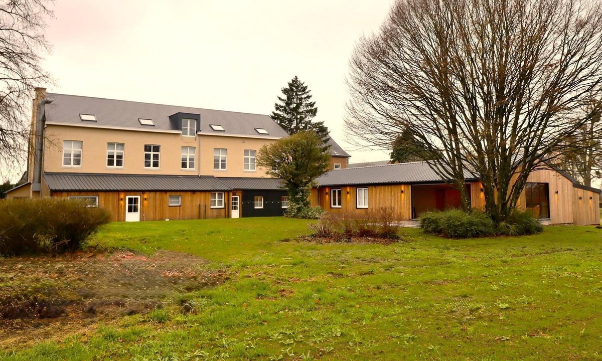 Houyet House | Superb house with fireplace, pool table & sauna