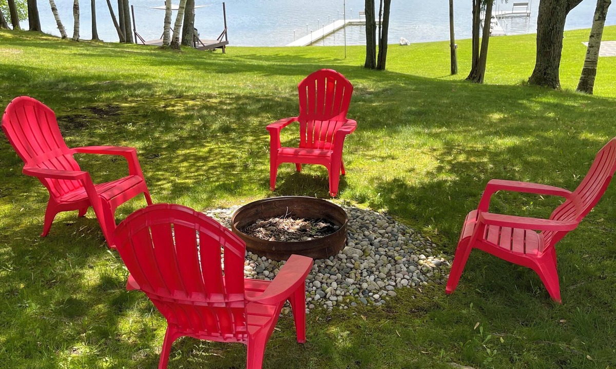 Cheboygan Cabin | Superb Lake Front 2-bedroom cabin in Cheboygan perfect for relaxing getaways.