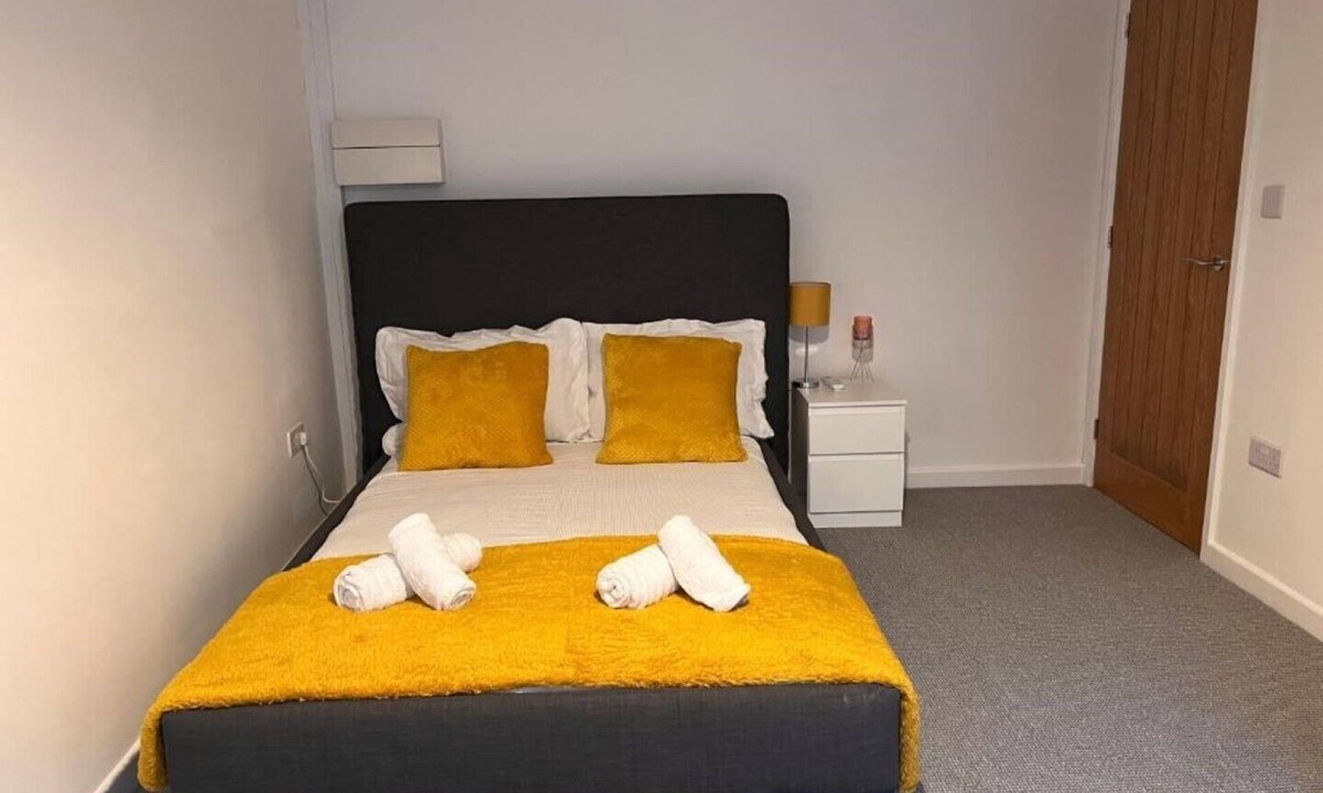 Northampton Apartment | Superb modern flat in Northampton, parking &EV