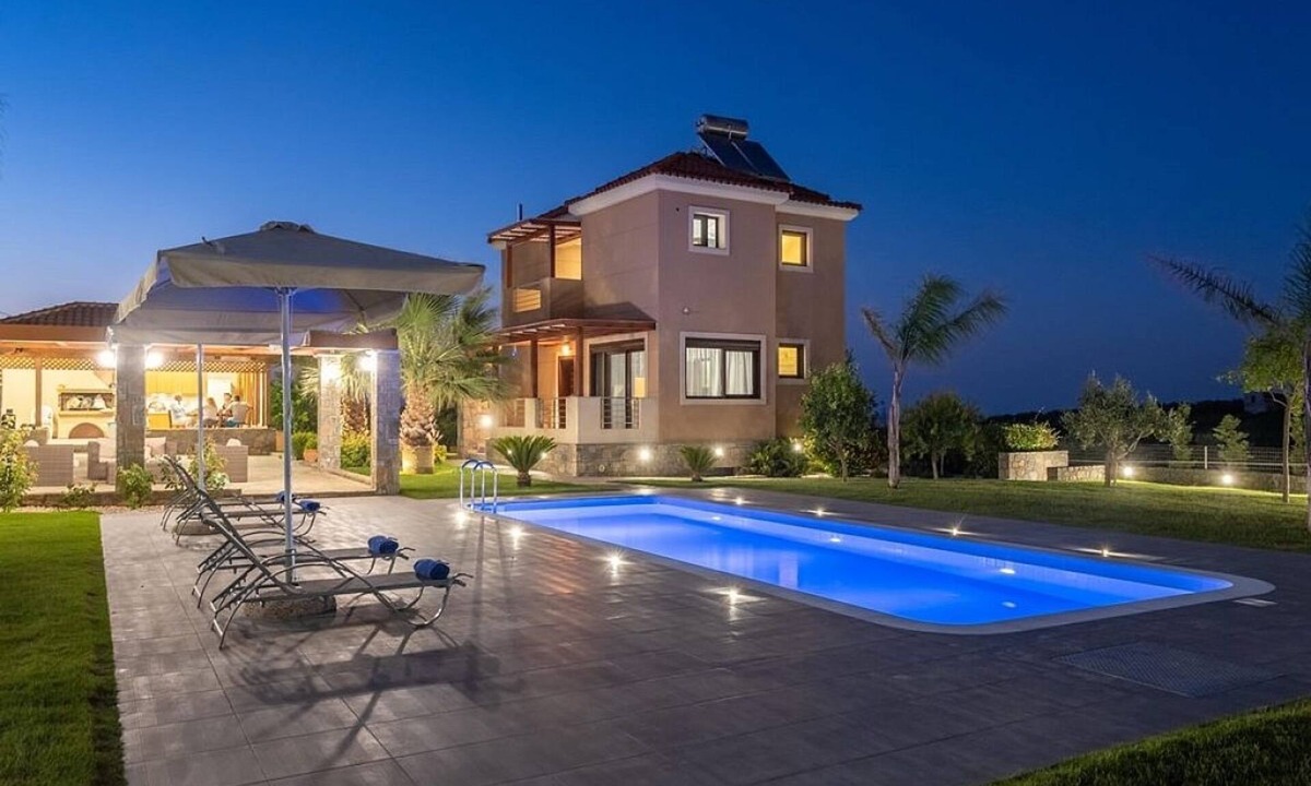Malevizi Villa | Superb Modern Villa, A/C, Gym, Private Pool, BBQ House, Sea Views - 15mins from Heraklion & Beaches!