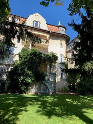 Orszagut Apartment | Superb Studio plus 60 sqm Terrace in the Greens of Buda City Centre
